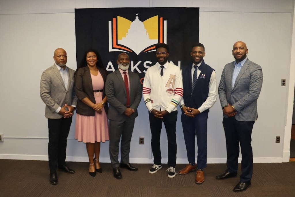 Lee Scott sworn in as new member of the Jackson Public Schools Board of Trustees